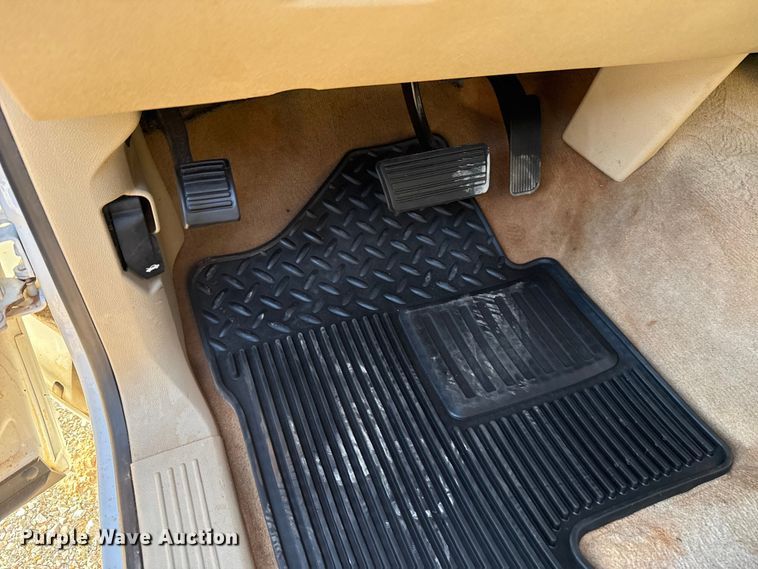 image for item EG1669 2013 Chevrolet Silverado 2500HD Ext. Cab flatbed pickup truck