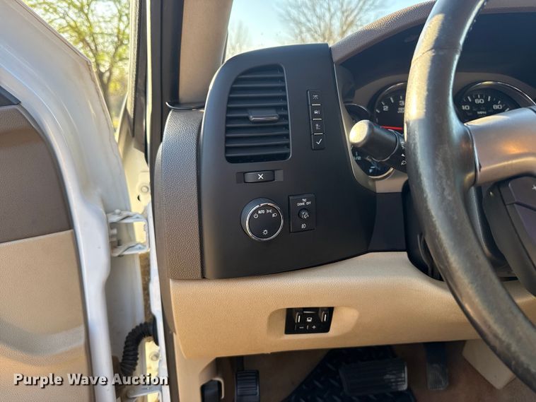 image for item EG1669 2013 Chevrolet Silverado 2500HD Ext. Cab flatbed pickup truck