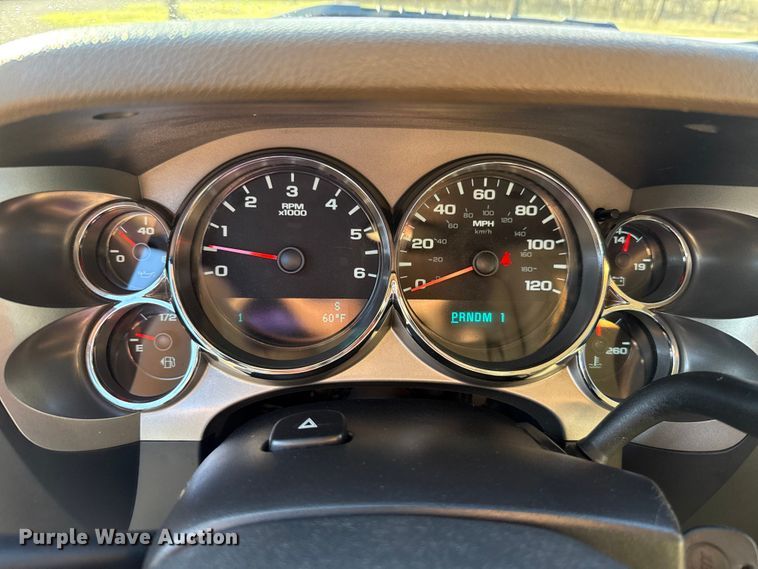 image for item EG1669 2013 Chevrolet Silverado 2500HD Ext. Cab flatbed pickup truck