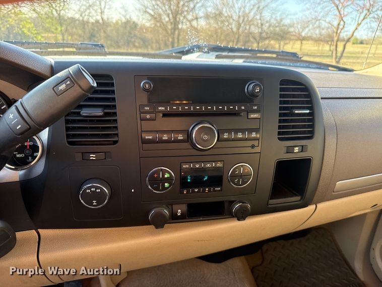 image for item EG1669 2013 Chevrolet Silverado 2500HD Ext. Cab flatbed pickup truck