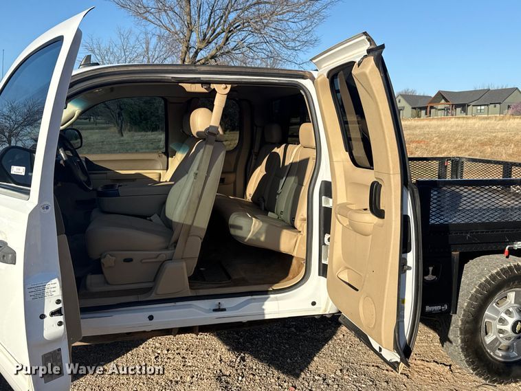 image for item EG1669 2013 Chevrolet Silverado 2500HD Ext. Cab flatbed pickup truck