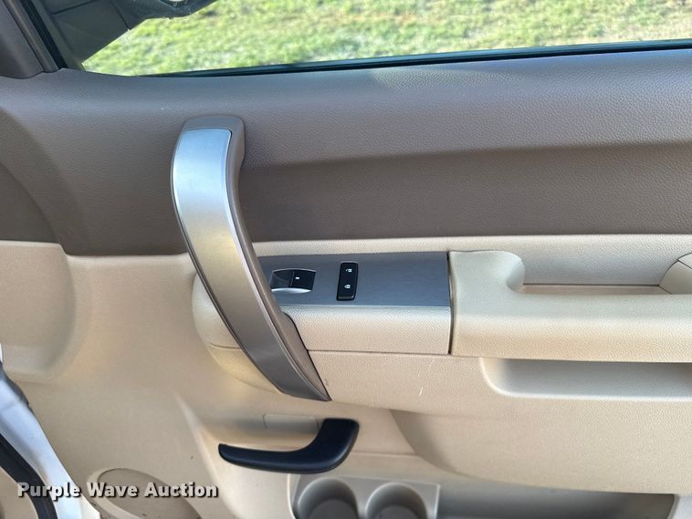 image for item EG1669 2013 Chevrolet Silverado 2500HD Ext. Cab flatbed pickup truck