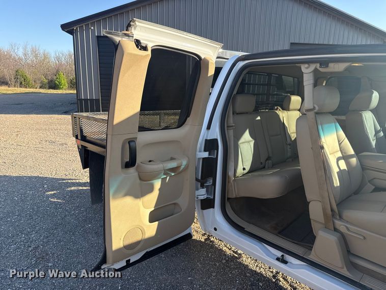 image for item EG1669 2013 Chevrolet Silverado 2500HD Ext. Cab flatbed pickup truck