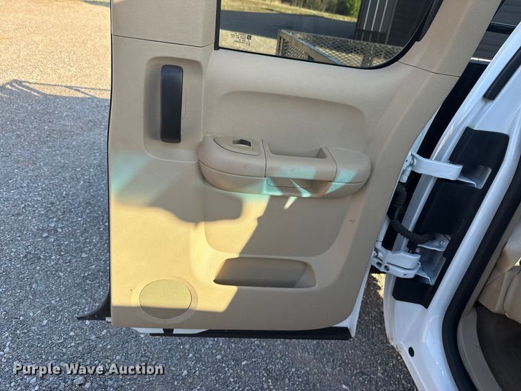 image for item EG1669 2013 Chevrolet Silverado 2500HD Ext. Cab flatbed pickup truck