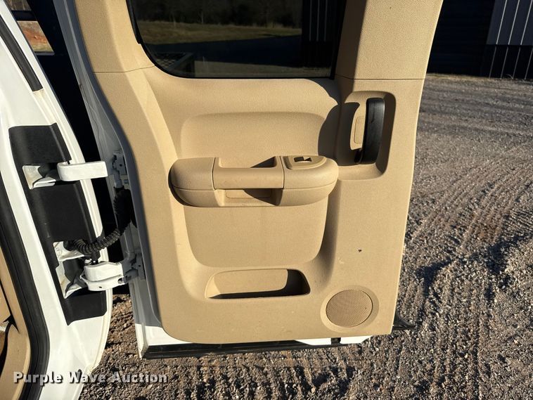 image for item EG1669 2013 Chevrolet Silverado 2500HD Ext. Cab flatbed pickup truck