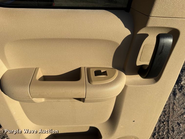 image for item EG1669 2013 Chevrolet Silverado 2500HD Ext. Cab flatbed pickup truck