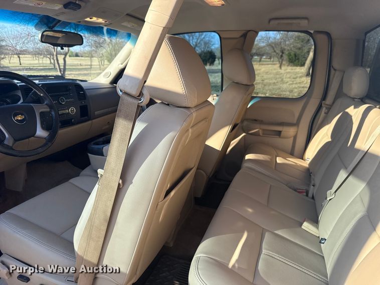 image for item EG1669 2013 Chevrolet Silverado 2500HD Ext. Cab flatbed pickup truck