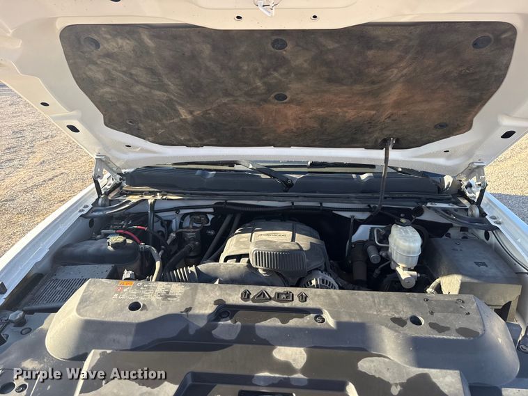 image for item EG1669 2013 Chevrolet Silverado 2500HD Ext. Cab flatbed pickup truck