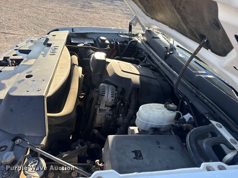 image for item EG1669 2013 Chevrolet Silverado 2500HD Ext. Cab flatbed pickup truck