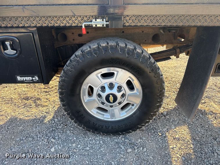 image for item EG1669 2013 Chevrolet Silverado 2500HD Ext. Cab flatbed pickup truck