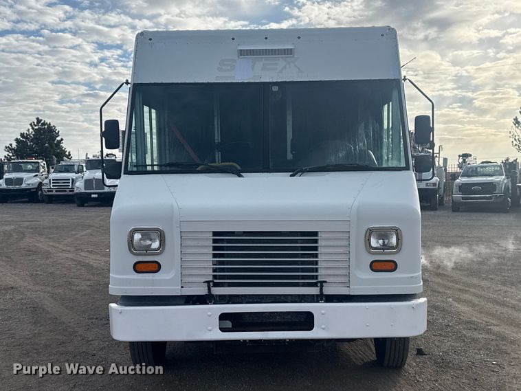 image for item EG2118 2016 Ford delivery truck