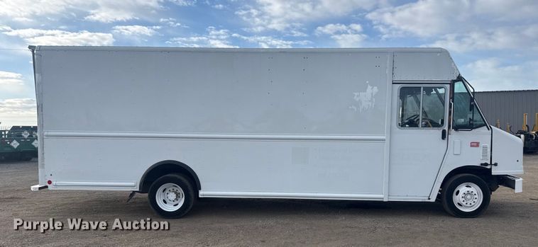 image for item EG2118 2016 Ford delivery truck