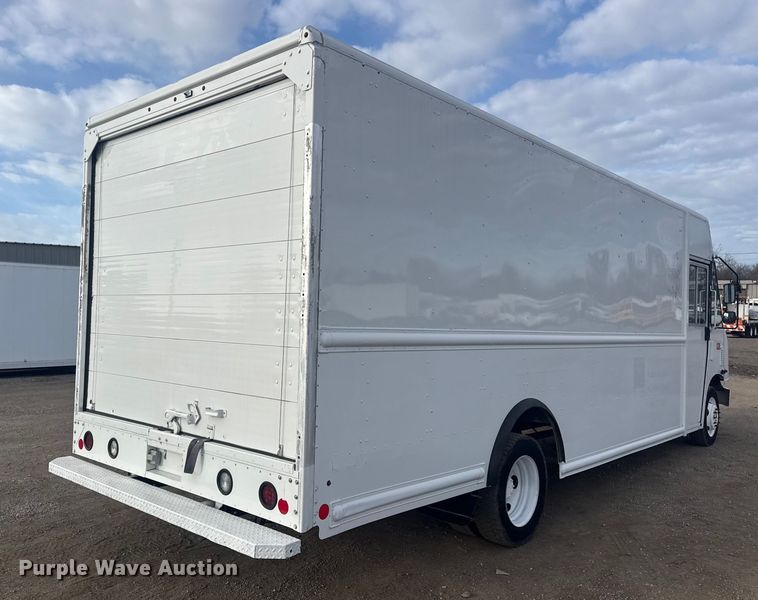 image for item EG2118 2016 Ford delivery truck