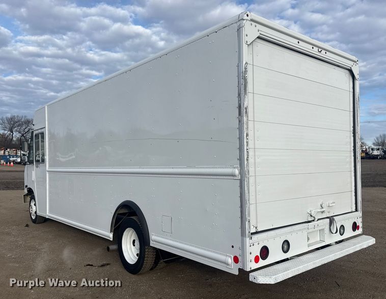 image for item EG2118 2016 Ford delivery truck