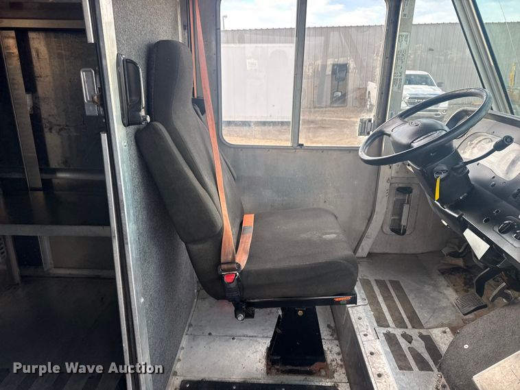 image for item EG2118 2016 Ford delivery truck