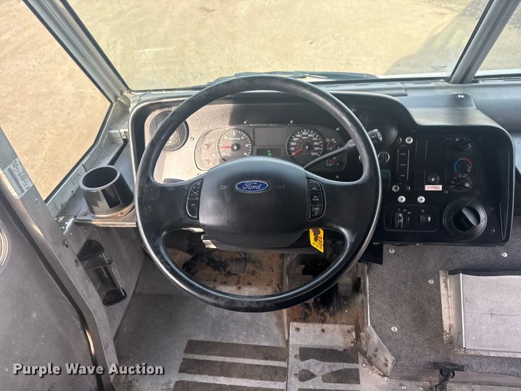 image for item EG2118 2016 Ford delivery truck