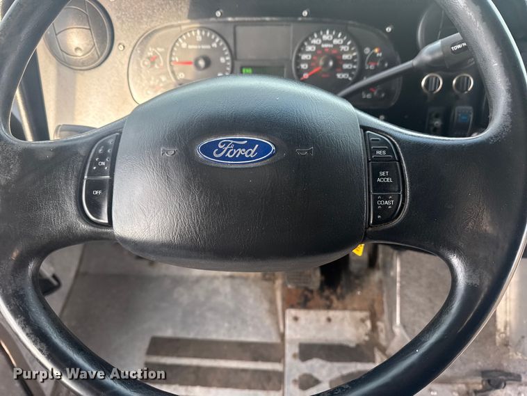 image for item EG2118 2016 Ford delivery truck