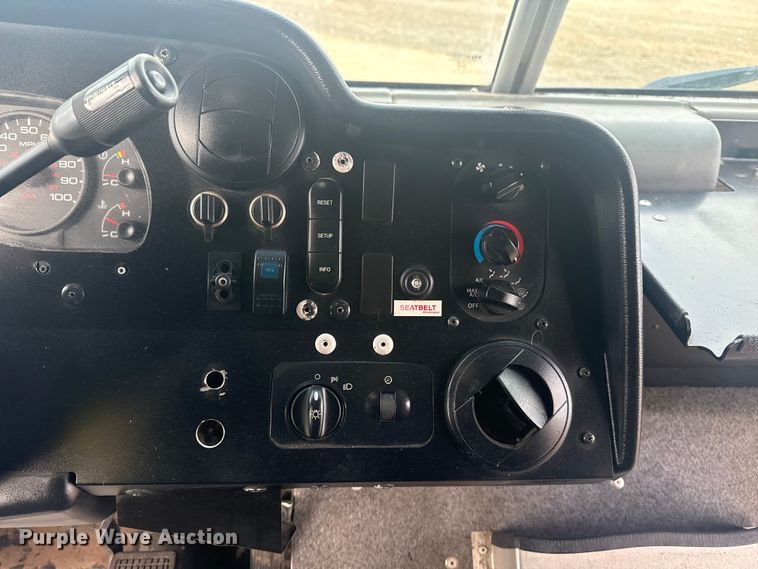 image for item EG2118 2016 Ford delivery truck