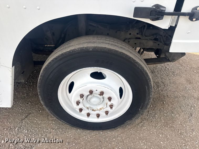 image for item EG2118 2016 Ford delivery truck