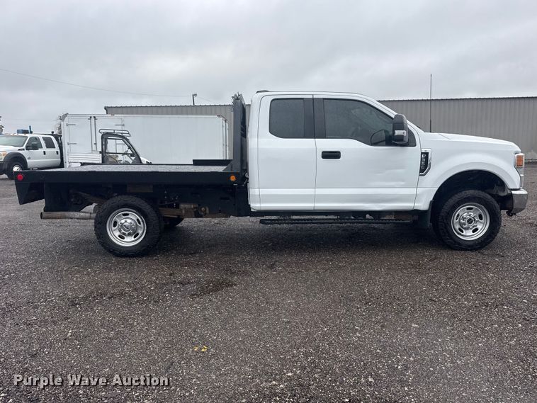 image for item EG2158 2022 Ford F350 Super Duty XL Ext. Cab flatbed pickup truck