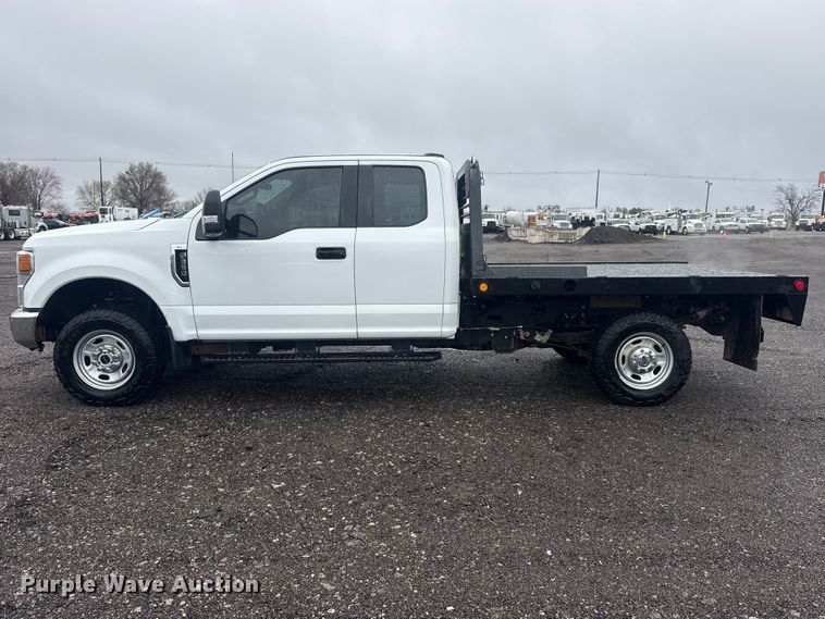 image for item EG2158 2022 Ford F350 Super Duty XL Ext. Cab flatbed pickup truck