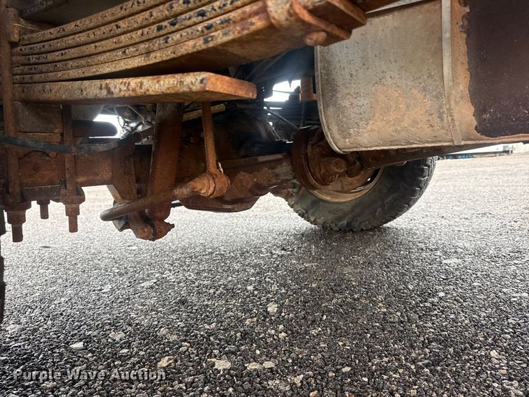 image for item EG2158 2022 Ford F350 Super Duty XL Ext. Cab flatbed pickup truck