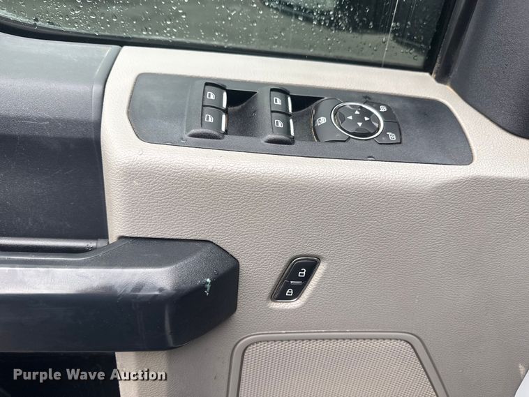 image for item EG2158 2022 Ford F350 Super Duty XL Ext. Cab flatbed pickup truck