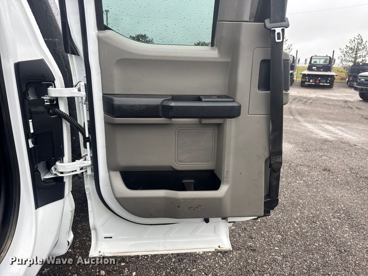 image for item EG2158 2022 Ford F350 Super Duty XL Ext. Cab flatbed pickup truck