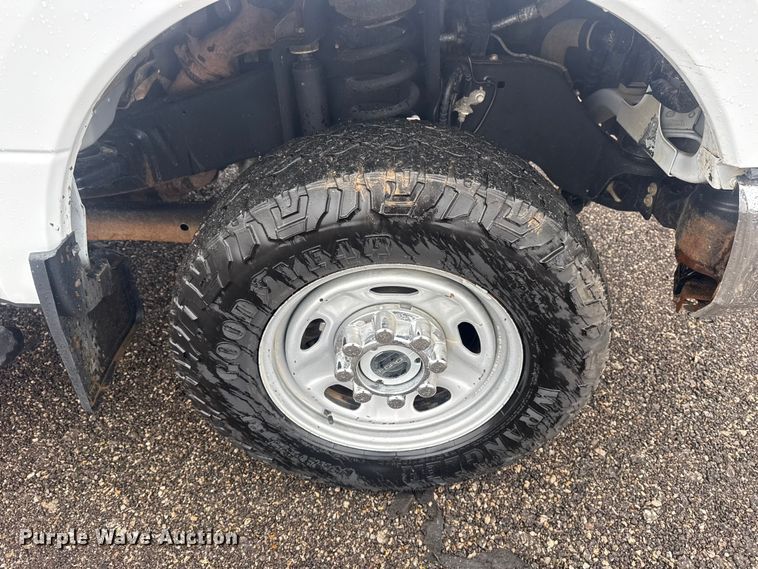 image for item EG2158 2022 Ford F350 Super Duty XL Ext. Cab flatbed pickup truck