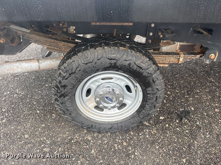 image for item EG2158 2022 Ford F350 Super Duty XL Ext. Cab flatbed pickup truck