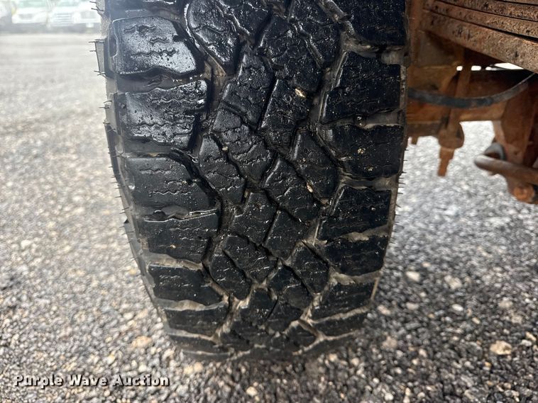 image for item EG2158 2022 Ford F350 Super Duty XL Ext. Cab flatbed pickup truck