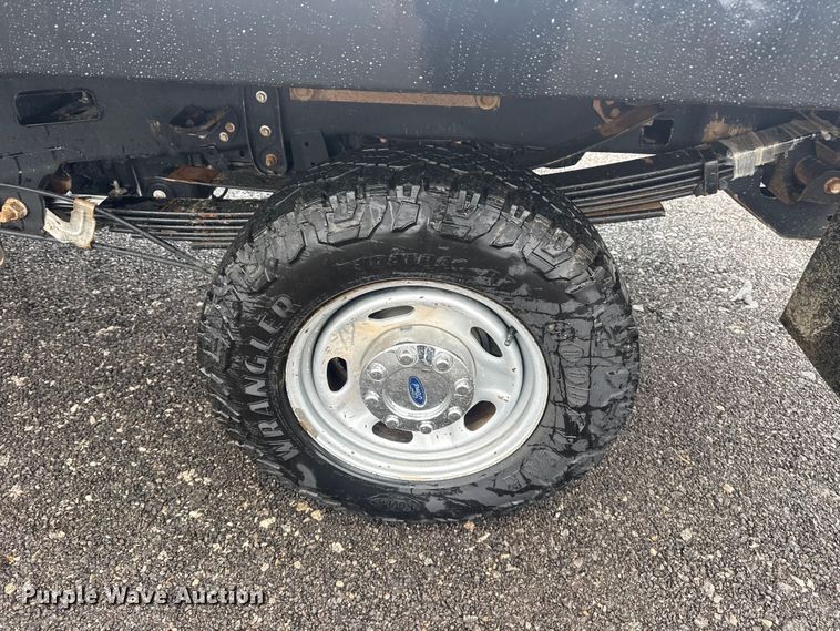 image for item EG2158 2022 Ford F350 Super Duty XL Ext. Cab flatbed pickup truck