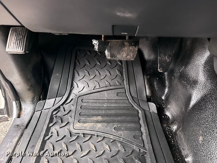 image for item EG2164 2012 Dodge Ram 3500 Crew Cab flatbed pickup truck