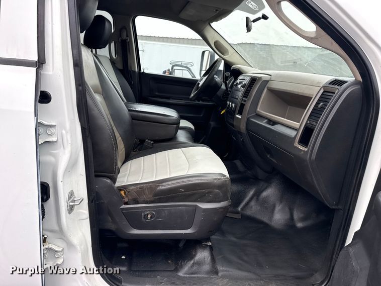 image for item EG2164 2012 Dodge Ram 3500 Crew Cab flatbed pickup truck