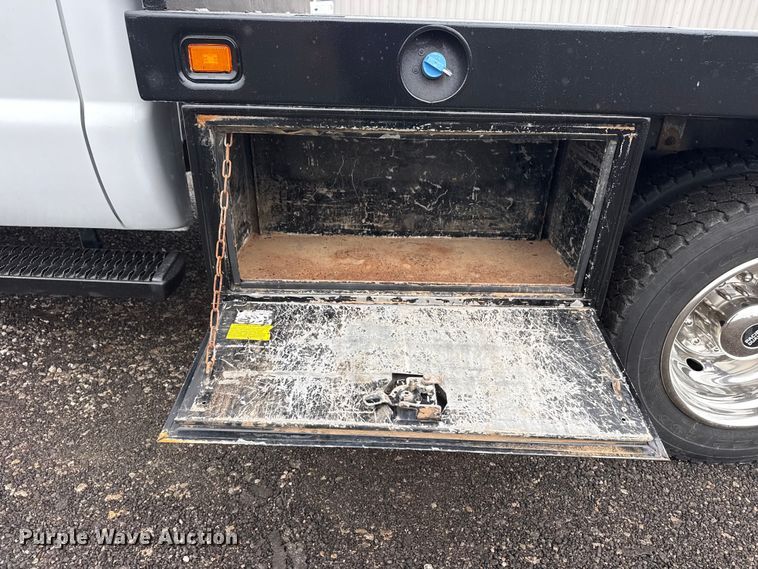 image for item EG8848 2015 Ford F450 Super Duty Crew Cab flatbed truck