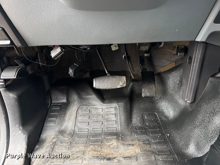 image for item EG8848 2015 Ford F450 Super Duty Crew Cab flatbed truck