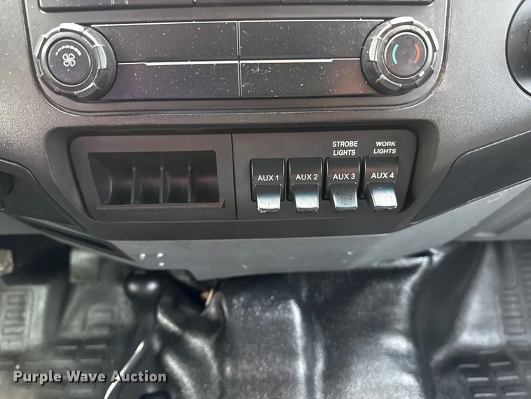 image for item EG8848 2015 Ford F450 Super Duty Crew Cab flatbed truck