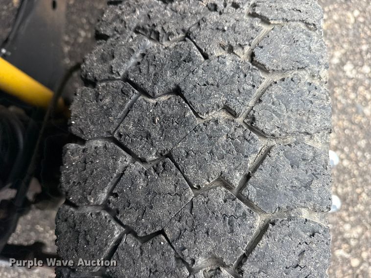 image for item EG8848 2015 Ford F450 Super Duty Crew Cab flatbed truck