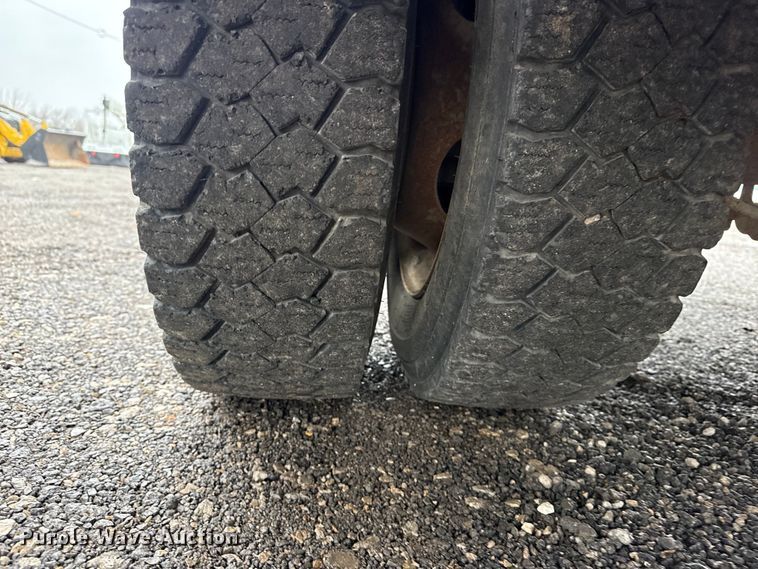 image for item EG8848 2015 Ford F450 Super Duty Crew Cab flatbed truck