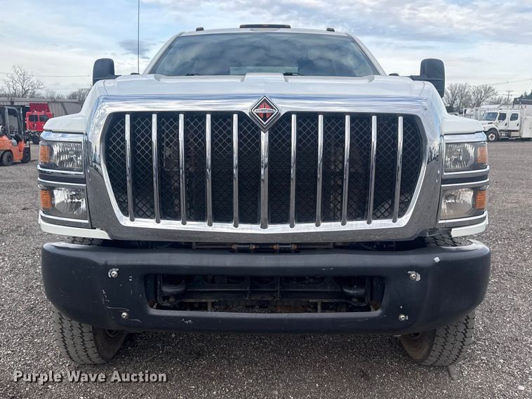 image for item EG8874 2019 International CV515 truck cab and chassis