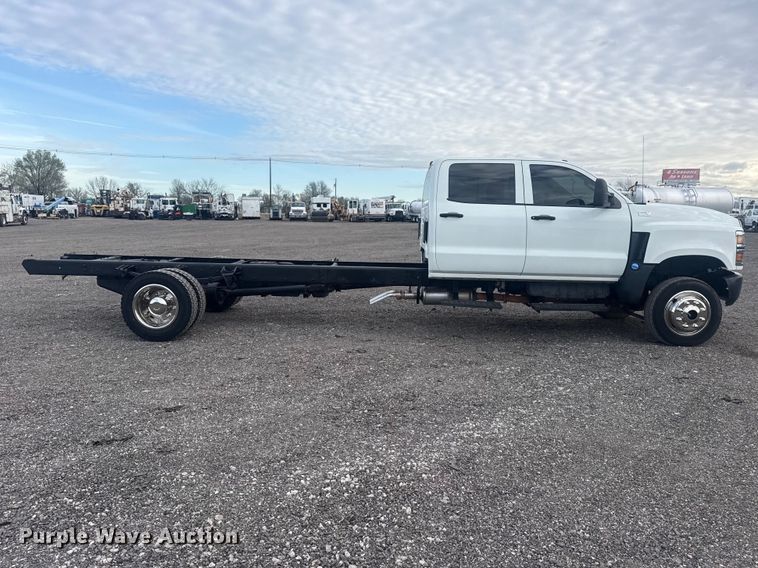 image for item EG8874 2019 International CV515 truck cab and chassis