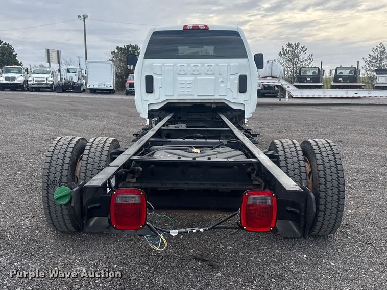 image for item EG8874 2019 International CV515 truck cab and chassis