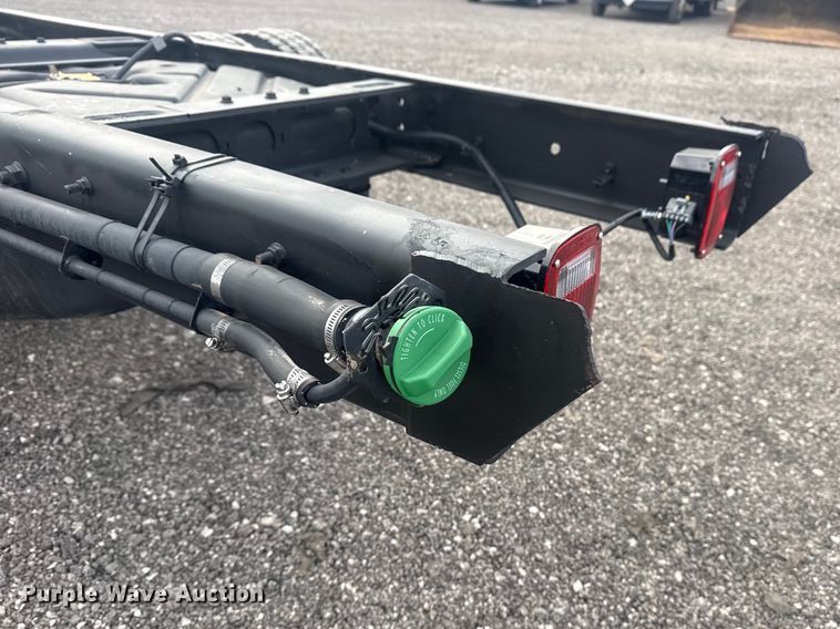 image for item EG8874 2019 International CV515 truck cab and chassis