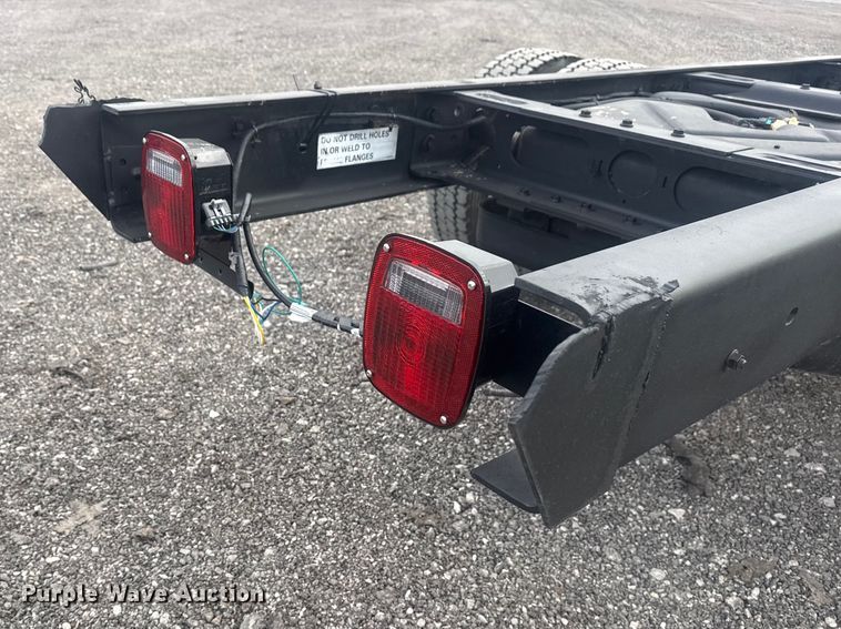 image for item EG8874 2019 International CV515 truck cab and chassis