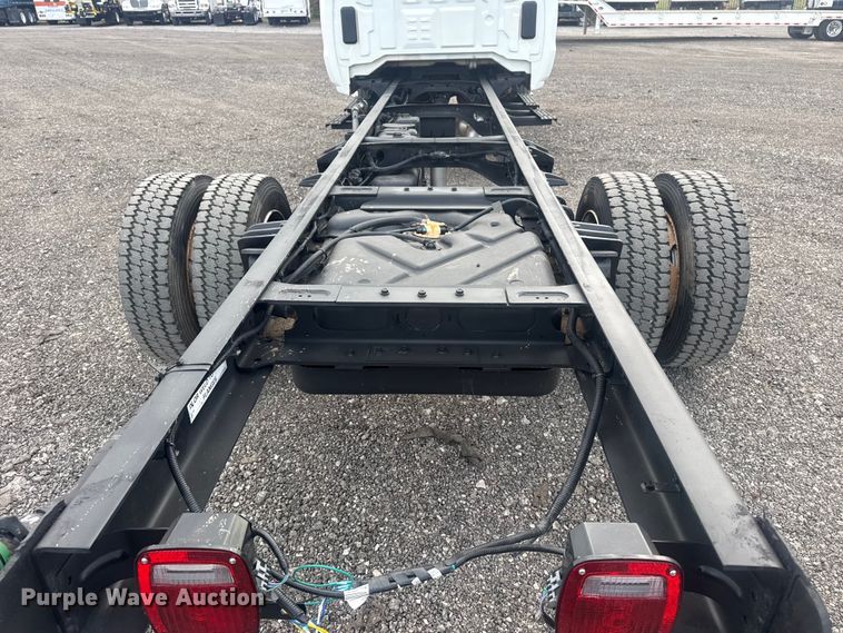 image for item EG8874 2019 International CV515 truck cab and chassis