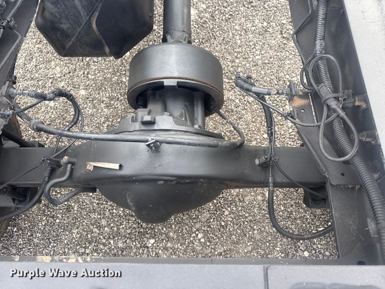 image for item EG8874 2019 International CV515 truck cab and chassis