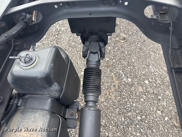 image for item EG8874 2019 International CV515 truck cab and chassis