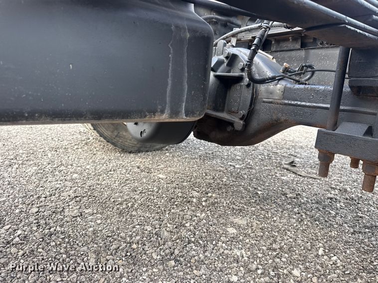 image for item EG8874 2019 International CV515 truck cab and chassis