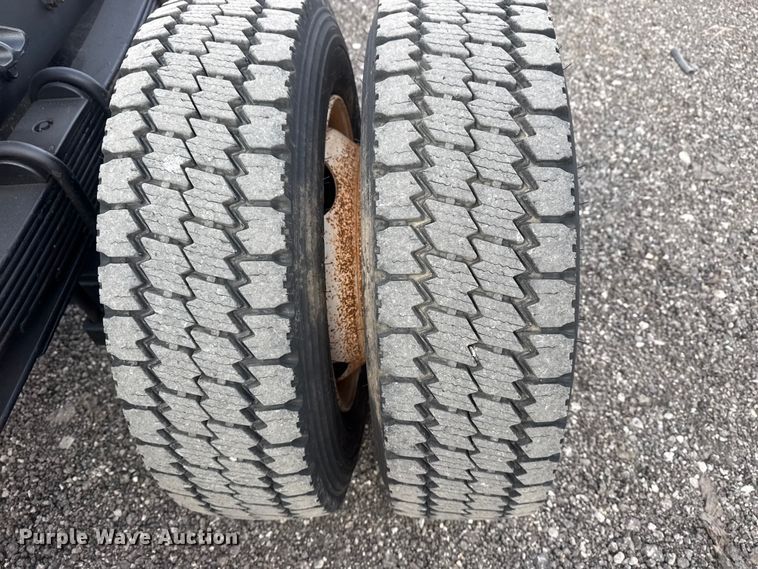 image for item EG8874 2019 International CV515 truck cab and chassis