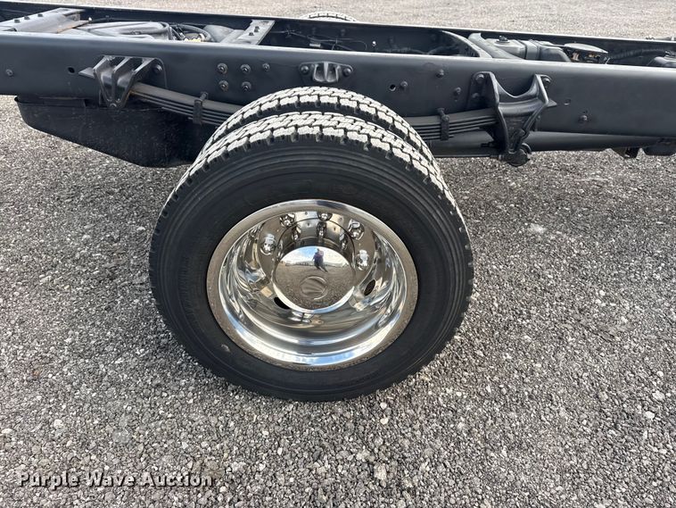 image for item EG8874 2019 International CV515 truck cab and chassis